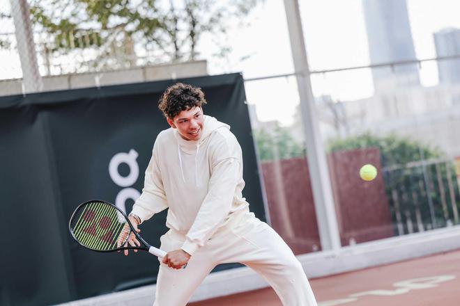 击地传球穿 击地传球穿