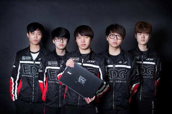 坐镇篮下 坐镇篮下